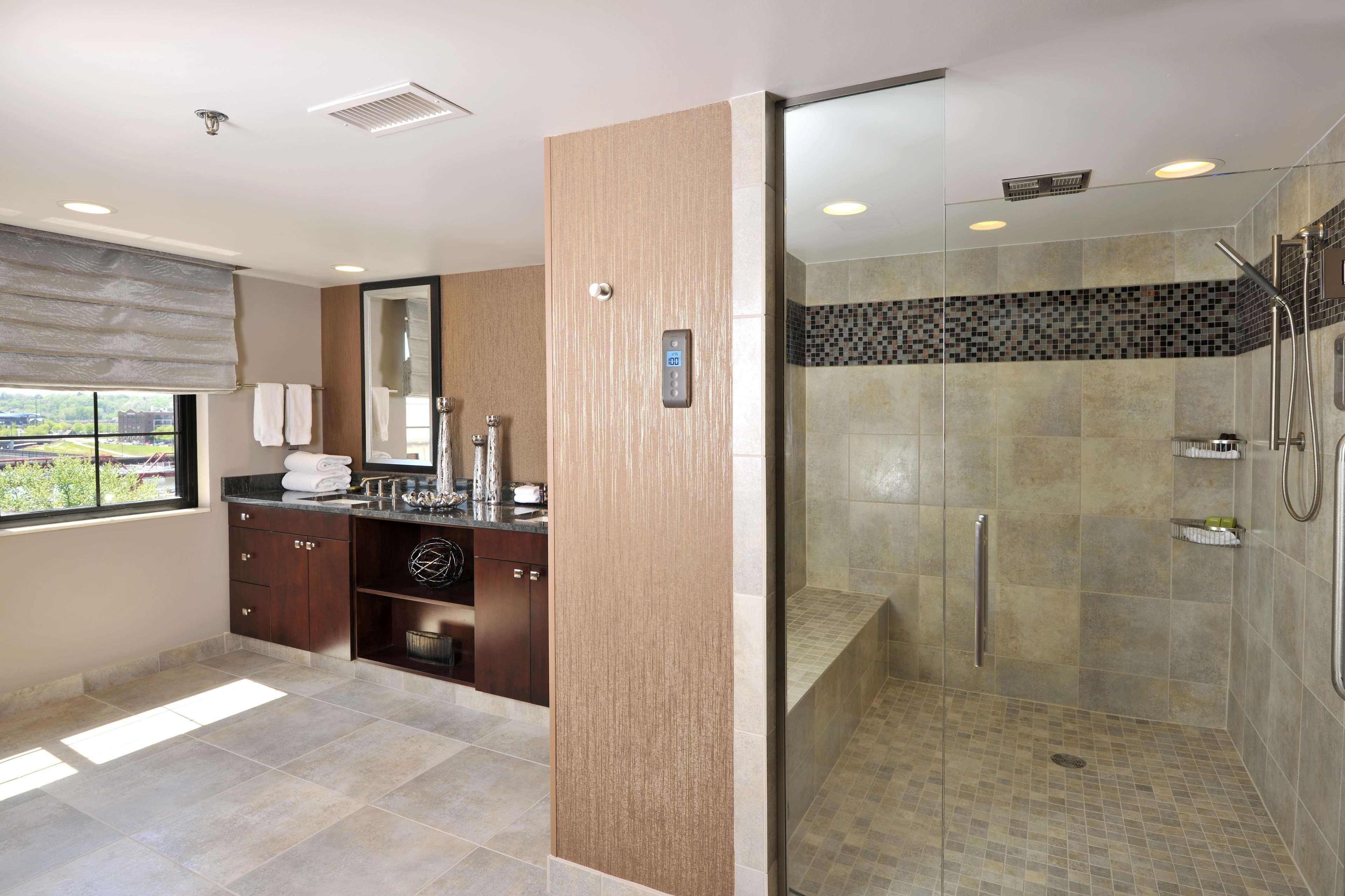 Embassy Suites Des Moines Downtown Chambre photo