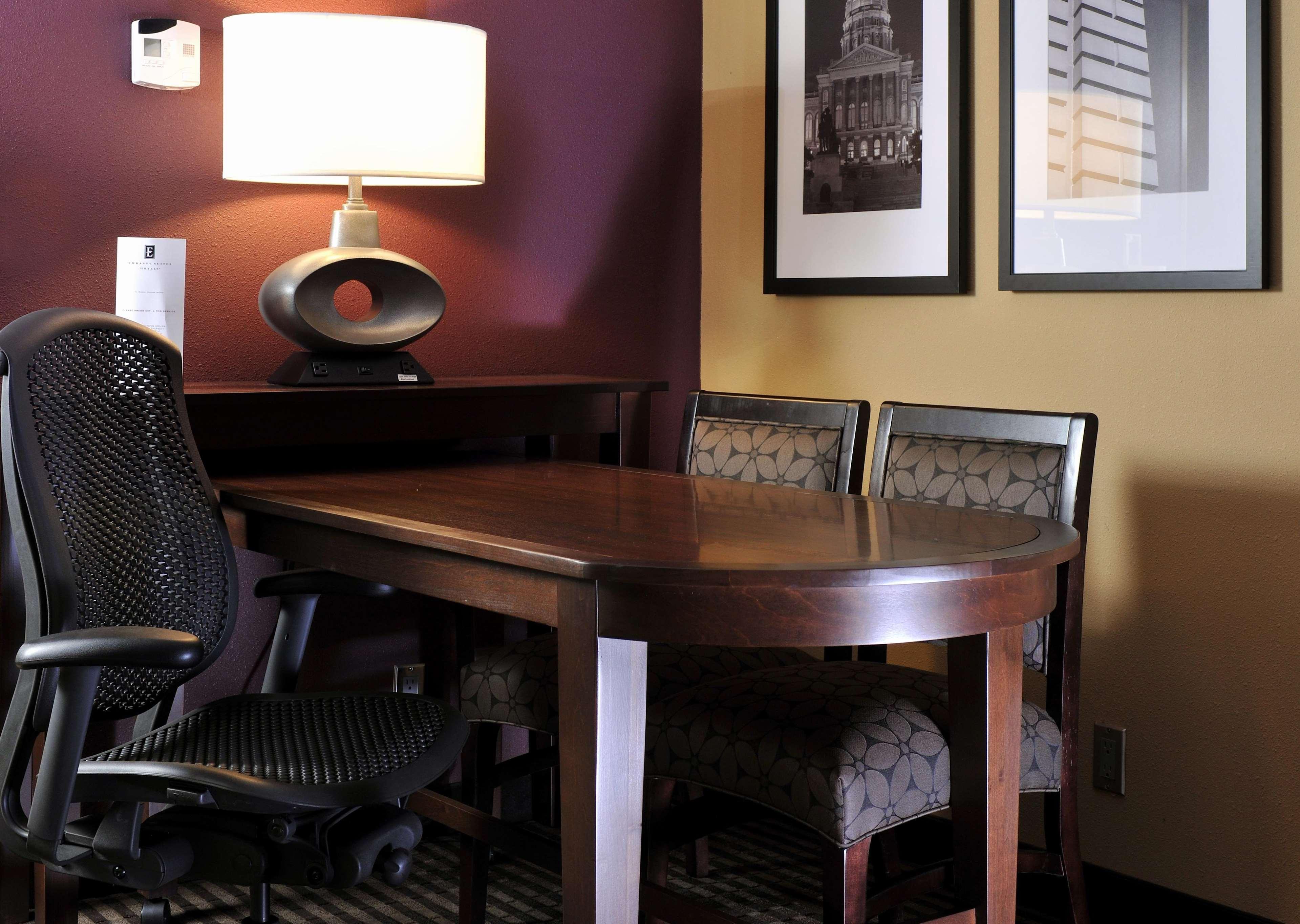 Embassy Suites Des Moines Downtown Extérieur photo