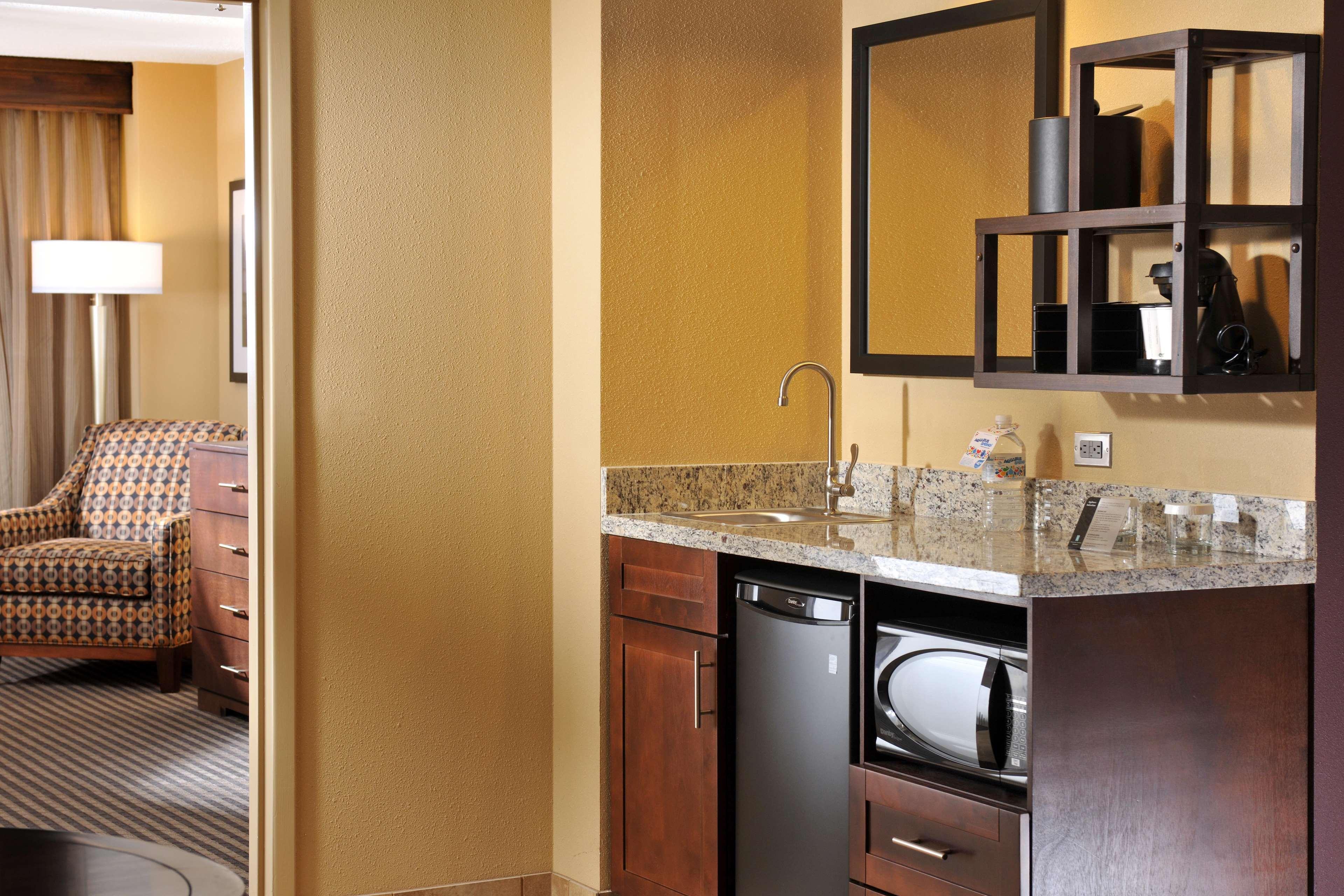 Embassy Suites Des Moines Downtown Extérieur photo