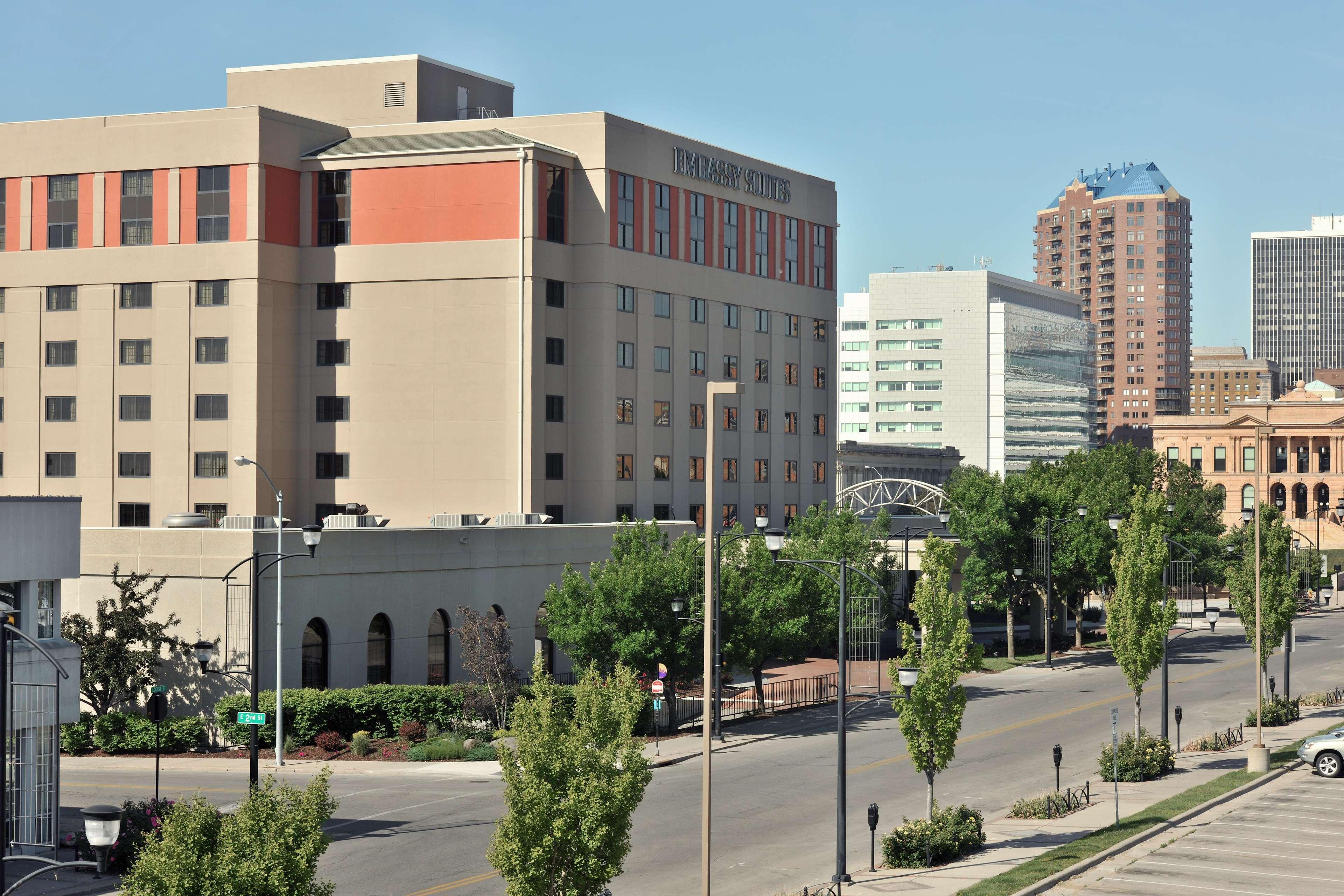 Embassy Suites Des Moines Downtown Extérieur photo