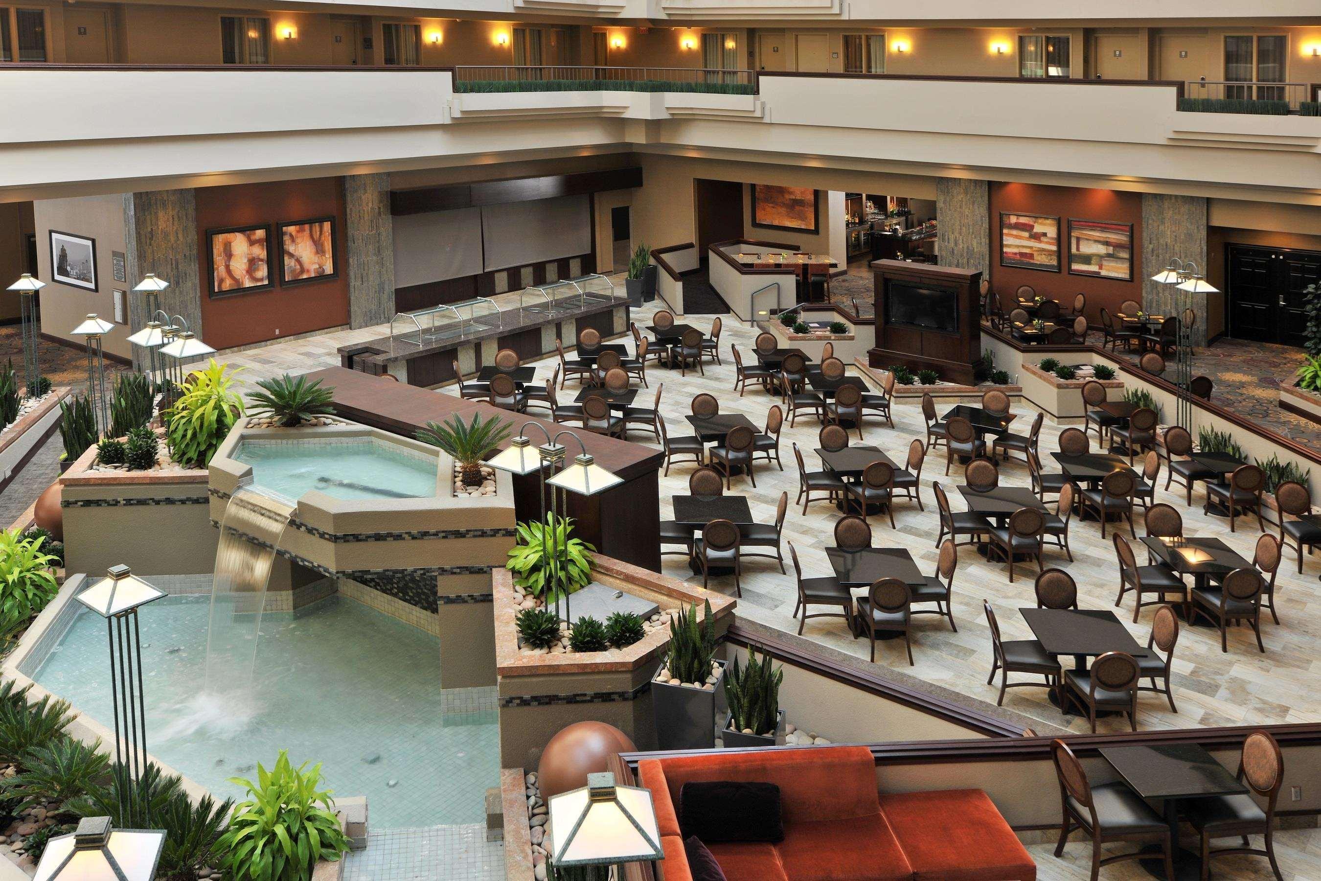 Embassy Suites Des Moines Downtown Extérieur photo