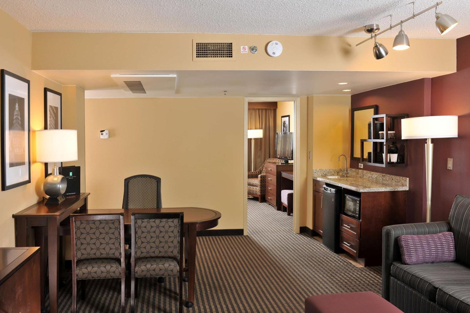 Embassy Suites Des Moines Downtown Extérieur photo