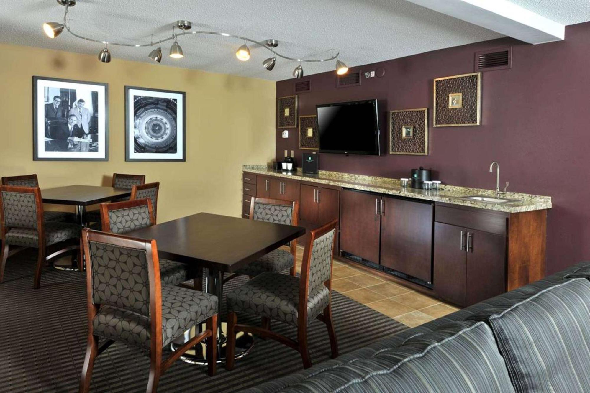 Embassy Suites Des Moines Downtown Extérieur photo