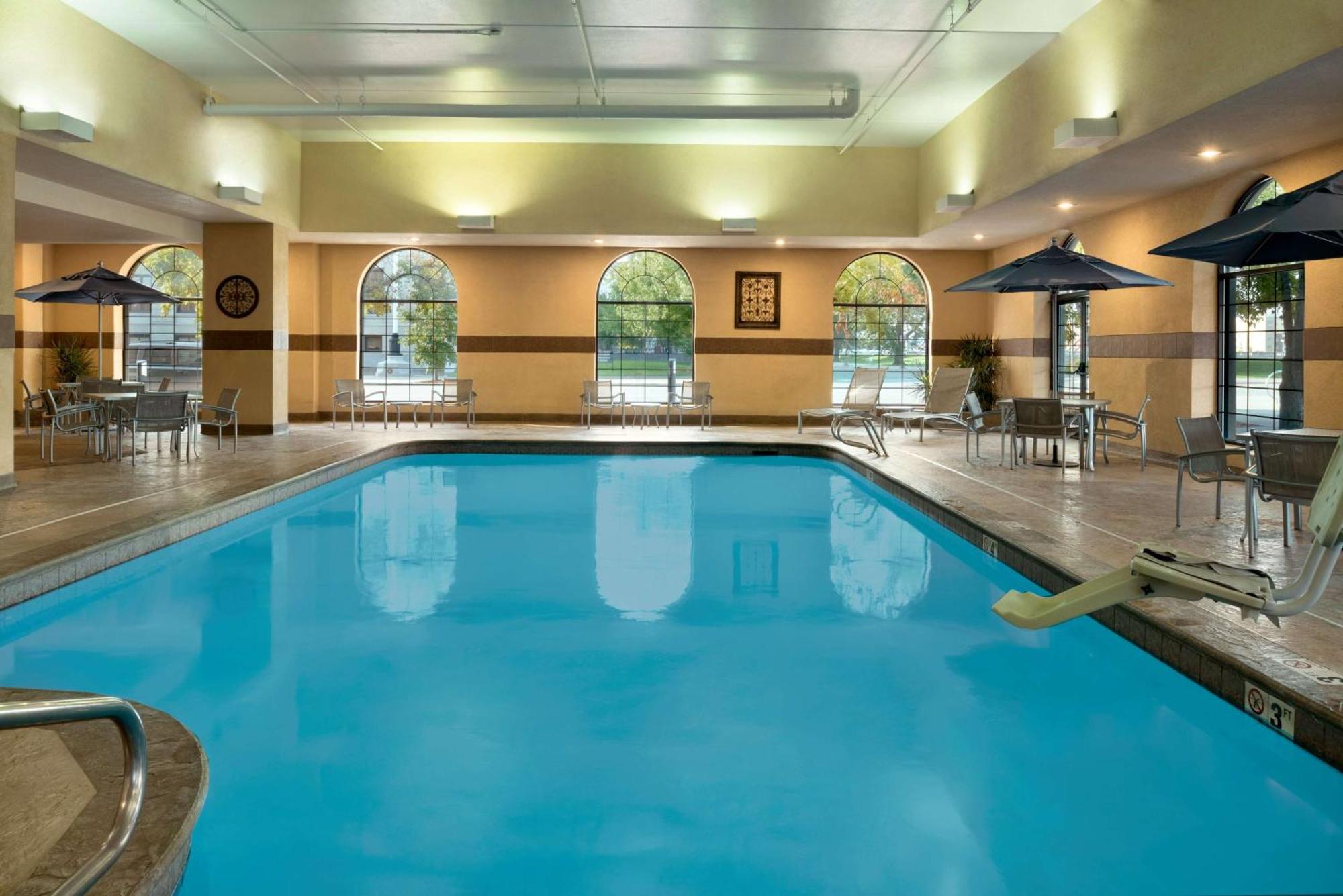 Embassy Suites Des Moines Downtown Extérieur photo