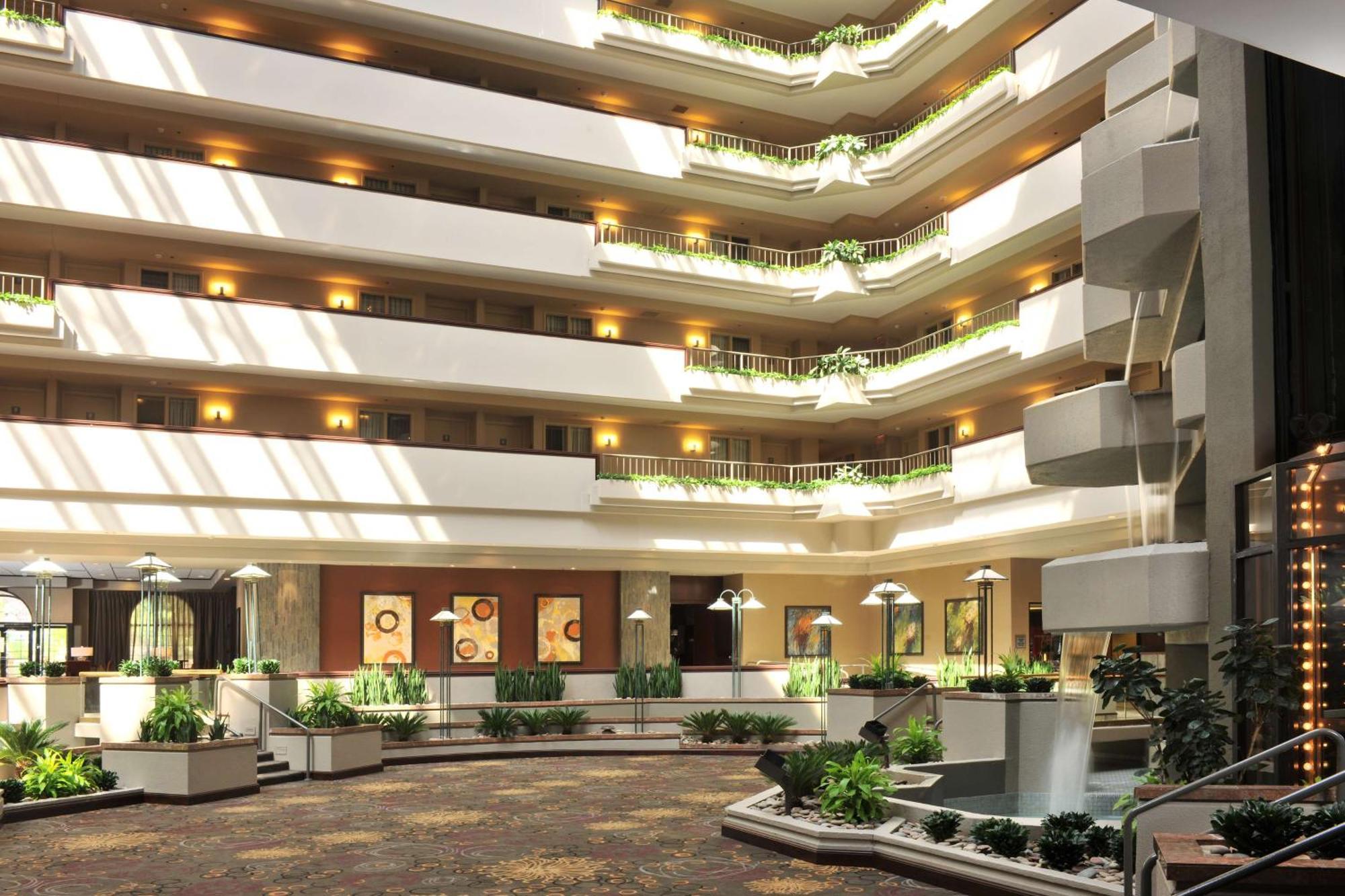 Embassy Suites Des Moines Downtown Extérieur photo