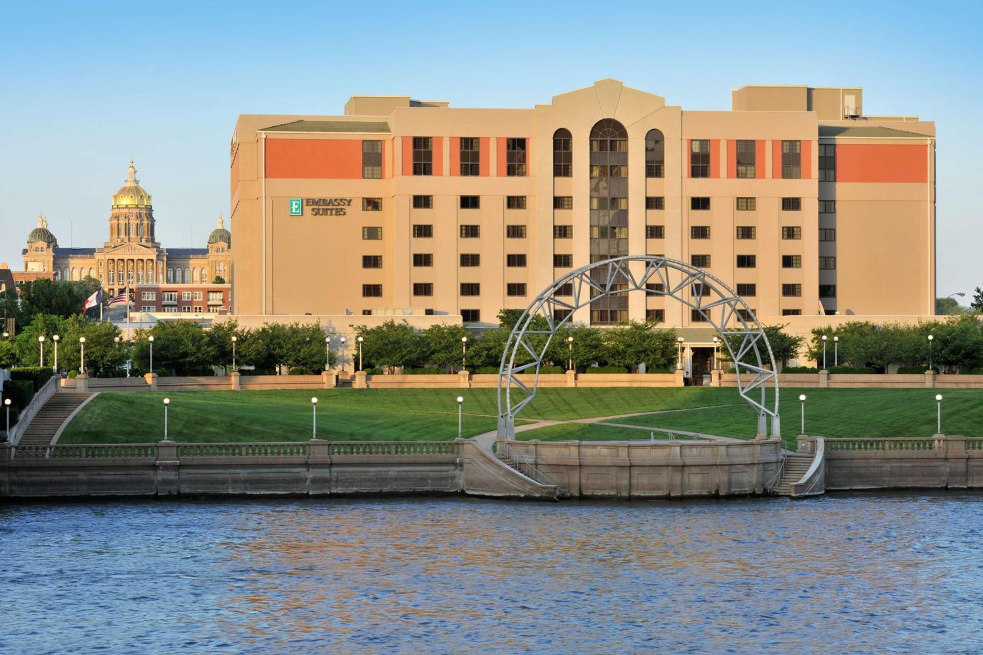 Embassy Suites Des Moines Downtown Extérieur photo