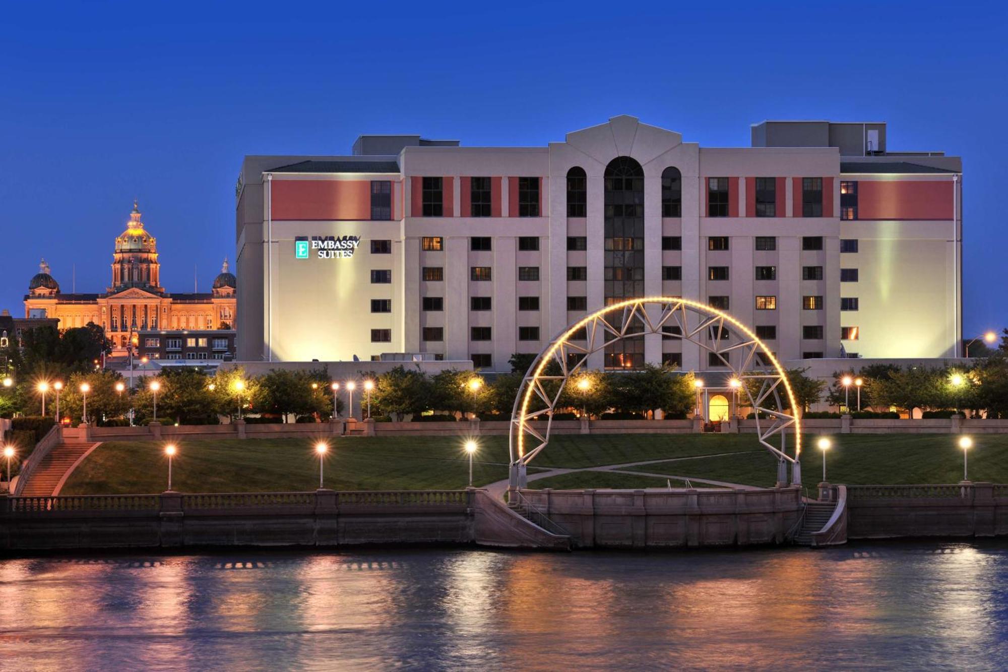 Embassy Suites Des Moines Downtown Extérieur photo